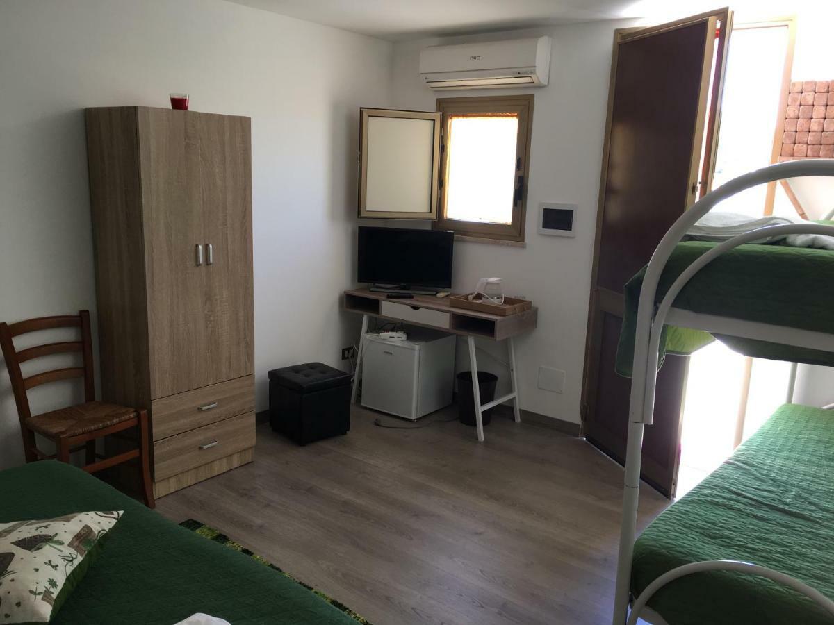 Camere Con Terrazzino Валдериче Екстериор снимка